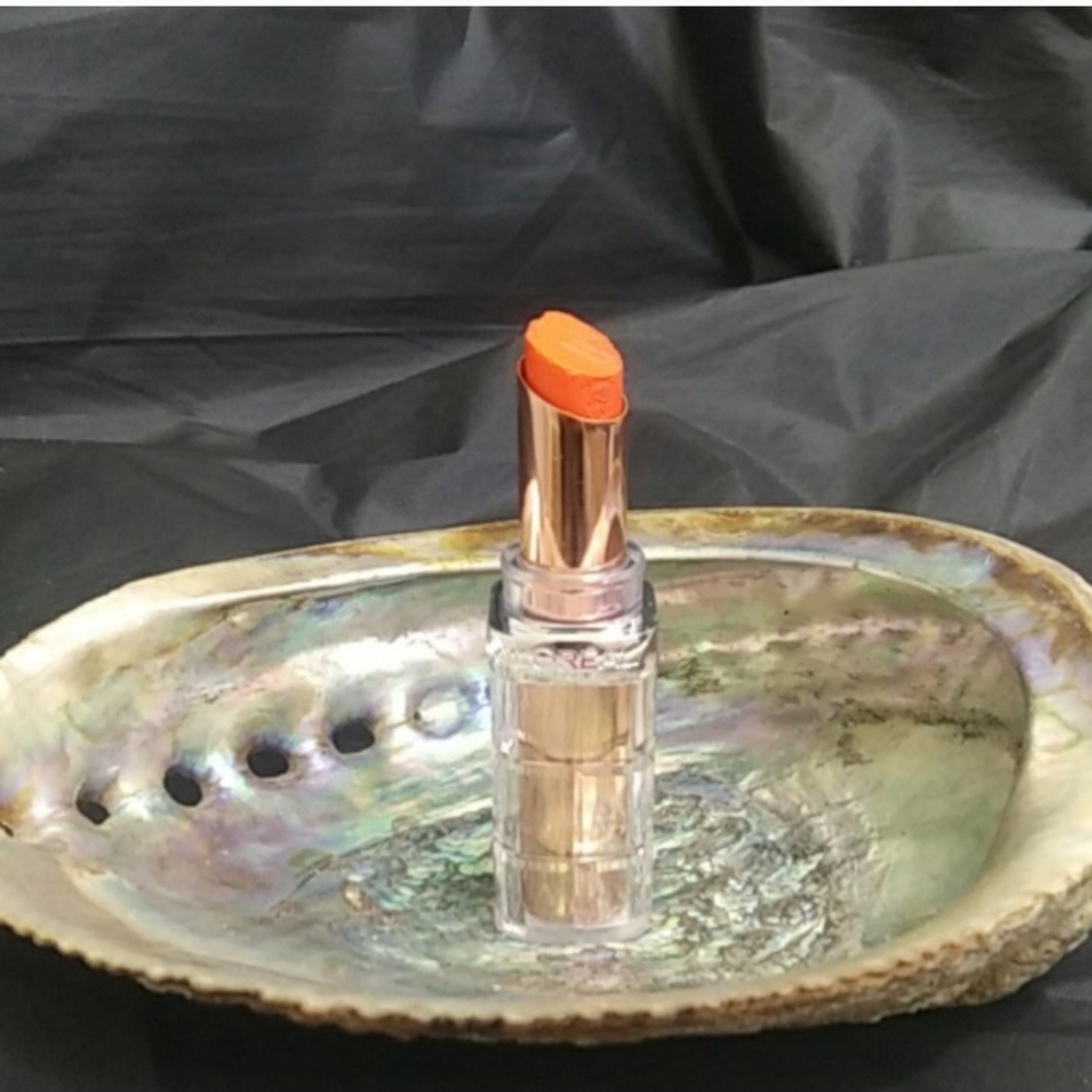 L'Oreal Colour Riche Plumping Lipstick Shade 101 Name Nectarine Plump